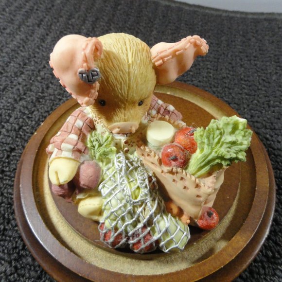 This little Piggie Went to market~TLP Vintage Figurine~Piggy fan~Detaile… - Picture 2 of 4